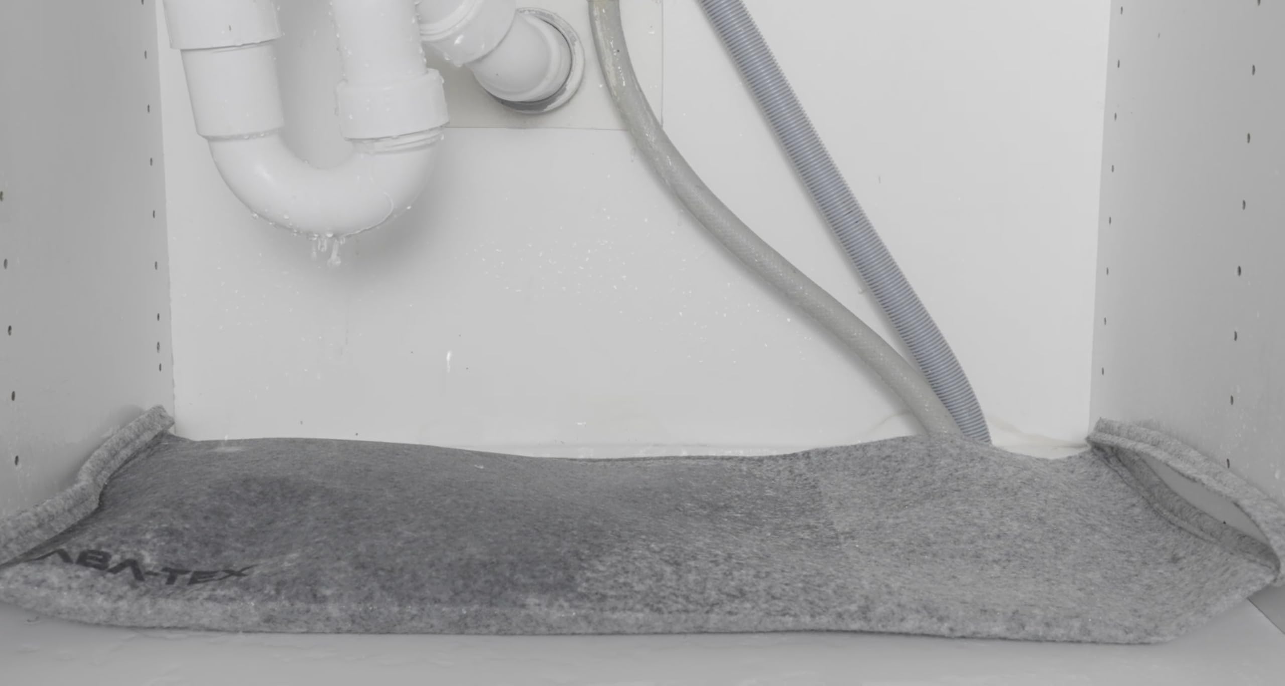 Tappetini assorbenti per acqua – ideali per assorbire gocce e perdite sotto lavelli, lavatrici o condizionatori. Confezione da 6 pz: 50 × 25 cm, assorbenza 5 L/Grigio, MONOUSO