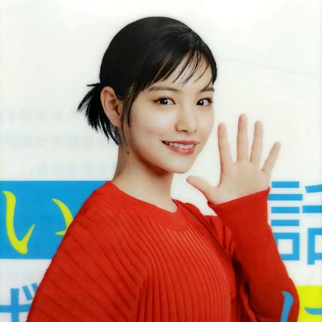 當真あみ サイン入りクリアファイル 直筆サイン入り】當真あみ 2024年 カレンダー 壁掛け B2の通販