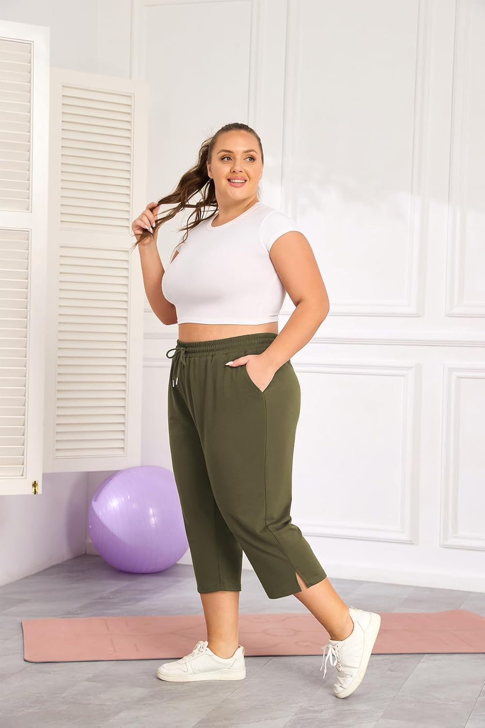 Plus Size Capri Pants for Women Loose Fit Yoga Pants with Pockets Workout Activewear Sweatpants - Image 3