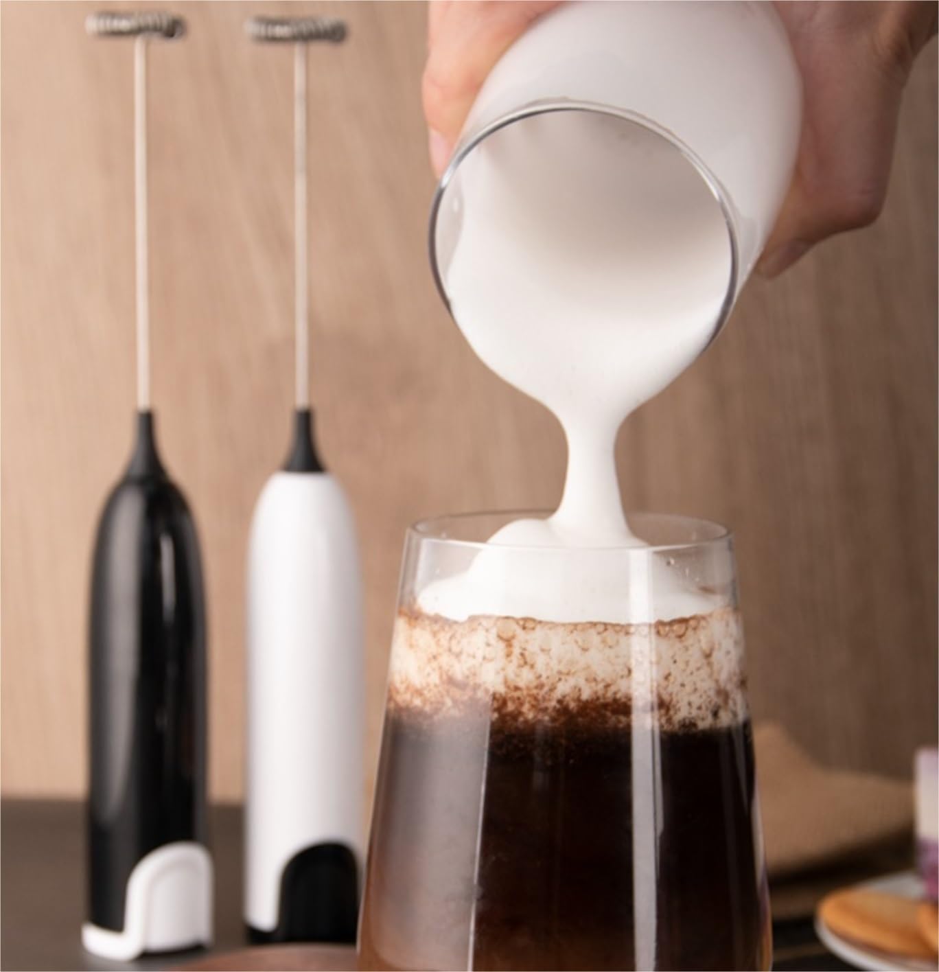 Mousseurs à Lait Fouet Matcha Mélangeur Portatif De Boisson d'acier Inoxydable De Fabricant Tenu dans La Main De Mousse avec La Tête De Fouet Parfaite pour Le Café Mousseur de Lait(White)