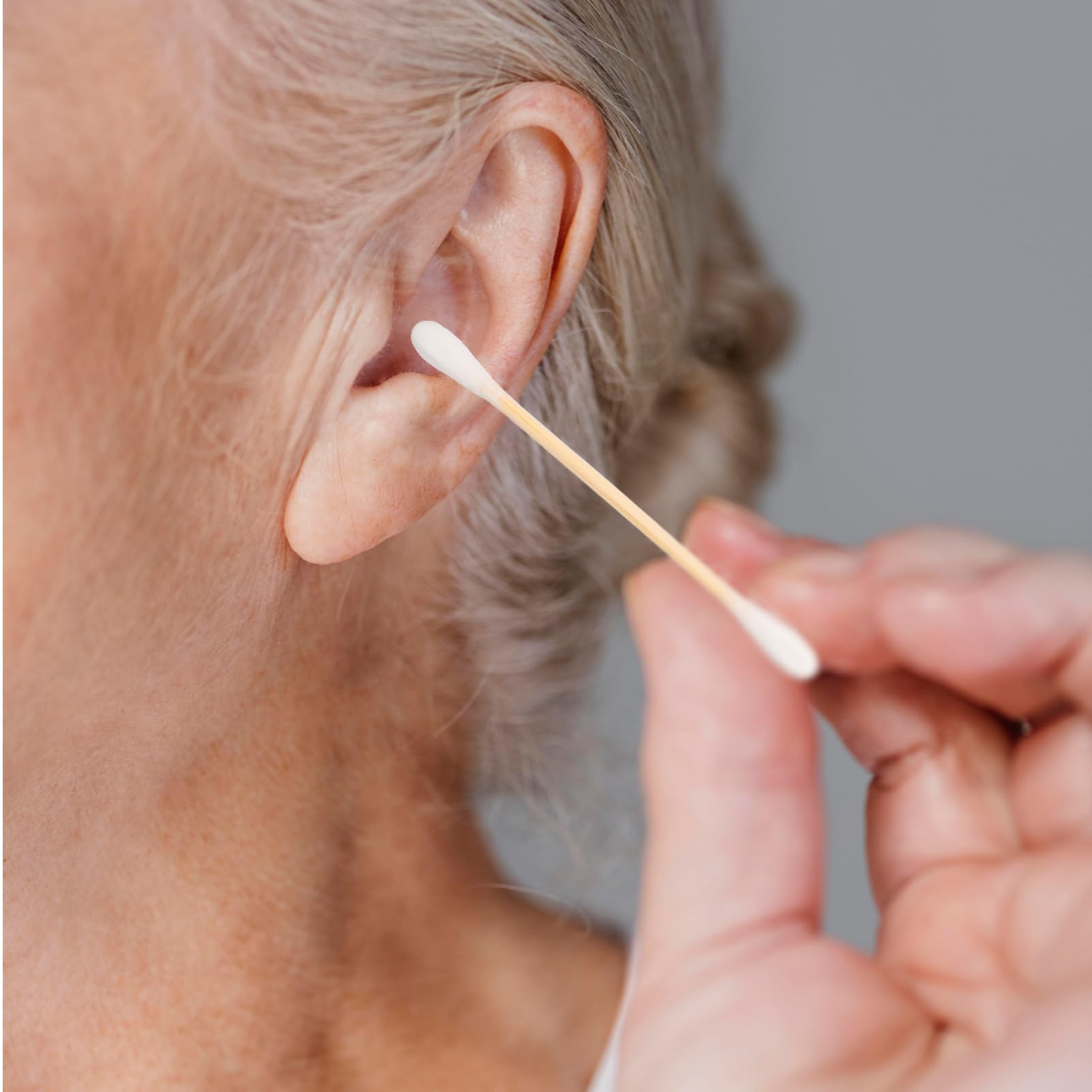 Baluue 200pcs Cotton Swabs Baby Care Buds Makeup Tool Swabs Multipurpose Cotton Buds