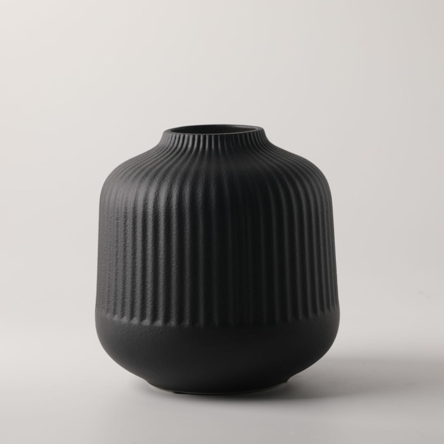 Black Ceramic Vase for Flowers, 6 Inch Flower Vases Home Decor, Black Boho Vases for Pampas Grass, Vase for Centerpieces Living Room Table Entryway Shelf Black Small