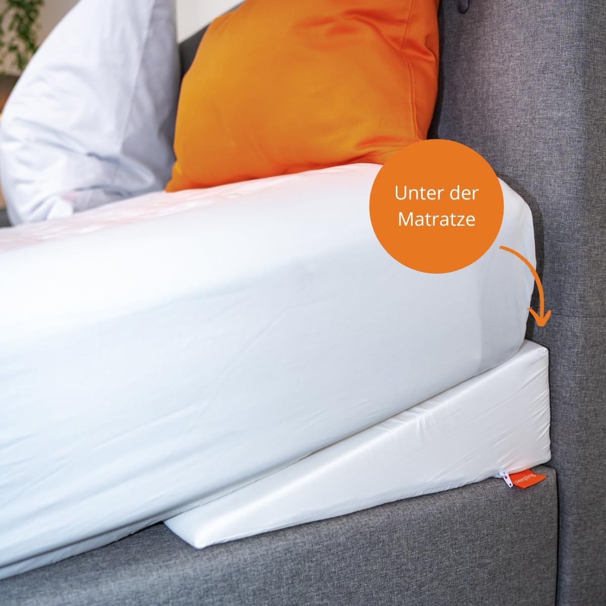 sleepling 196629 - Cuscino a cuneo, rialzo per letto con rivestimento in microfibra, lavabile fino a 60 gradi, con certificazione Ökotex, Made in EU, 45 x 100 x 15 cm, colore bianco