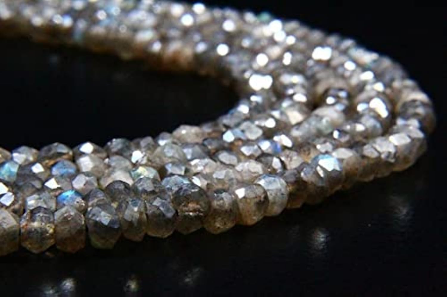 Labradorite naturelle en perles de 4mm pour créer des bijoux bohèmes chics