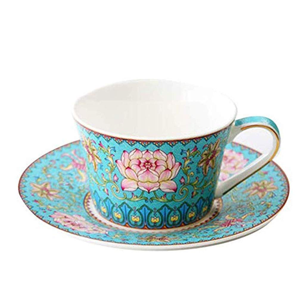 Tasse de café en céramique avec soucoupe pour un moment de détente au bureau