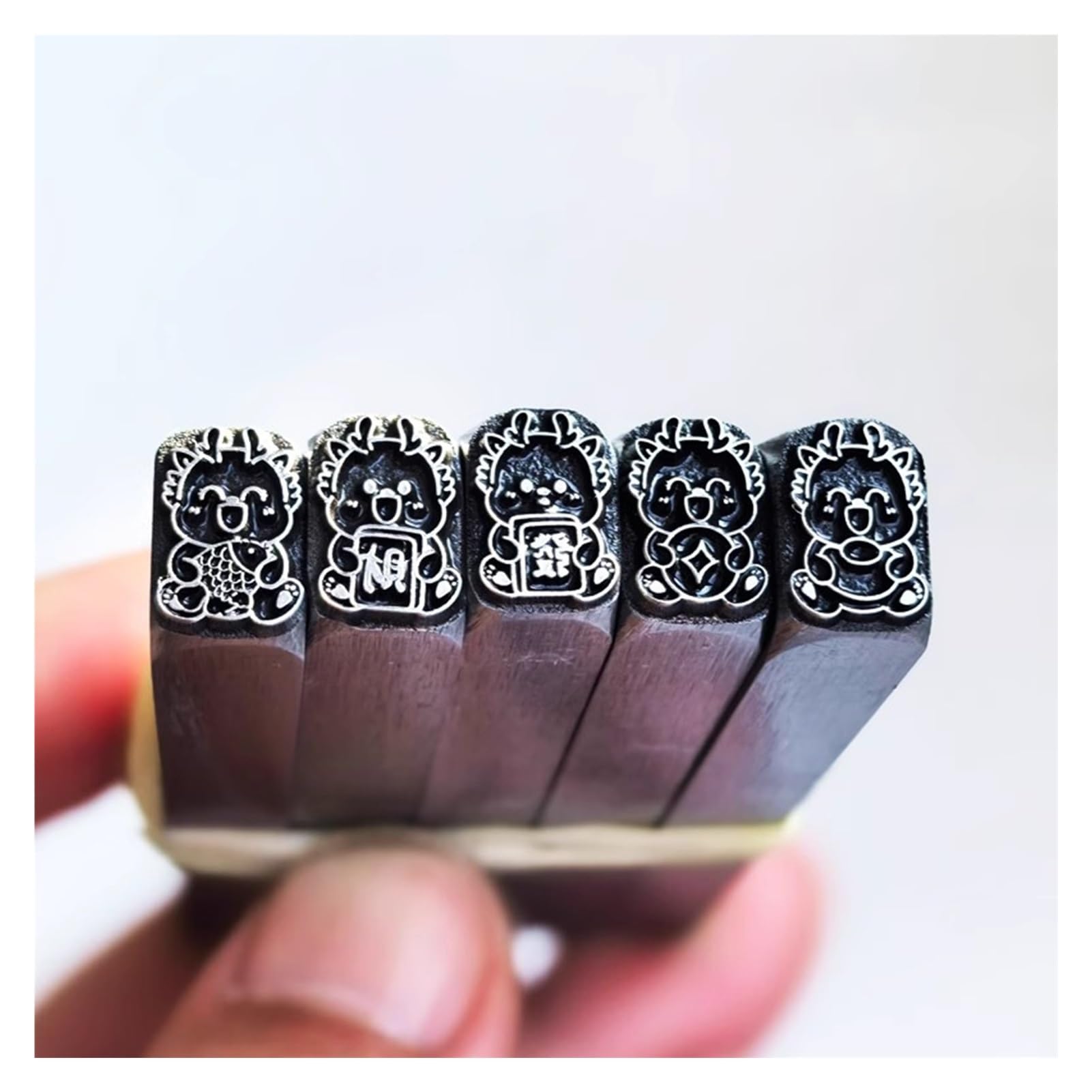 Metal stamping kit Juego de 5 herramientas para estampar metal con dibujos animados, ideales para perforar manualmente joyas, madera, papel y cuero.(7.5x11mm)