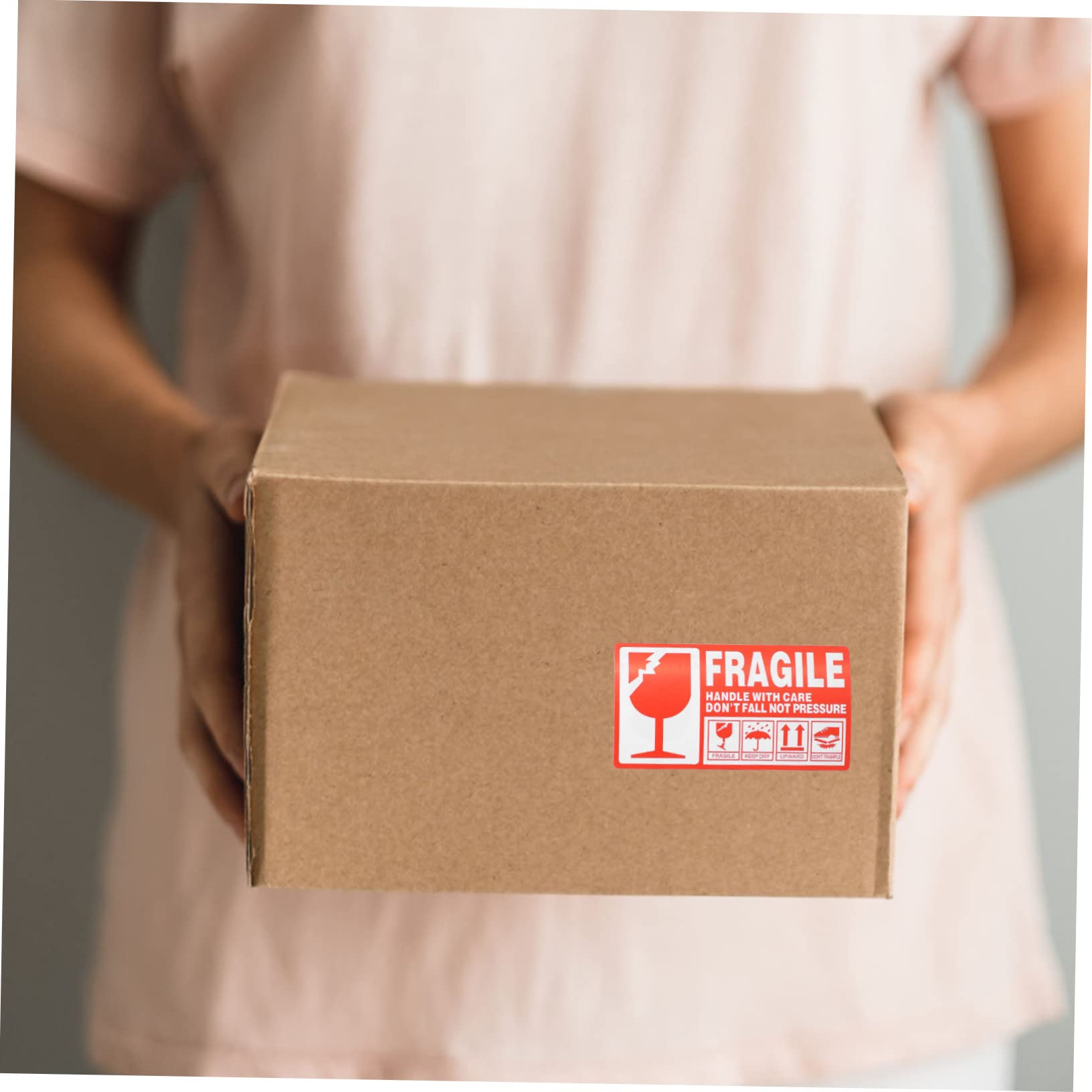 Etichetta Fragile Adesiva Rosso 1 Rotolo per Spedizione | Carta Rame Adesiva, Facile Applicare e Trasportare, Avvertenza per Imballaggi e Pacchi