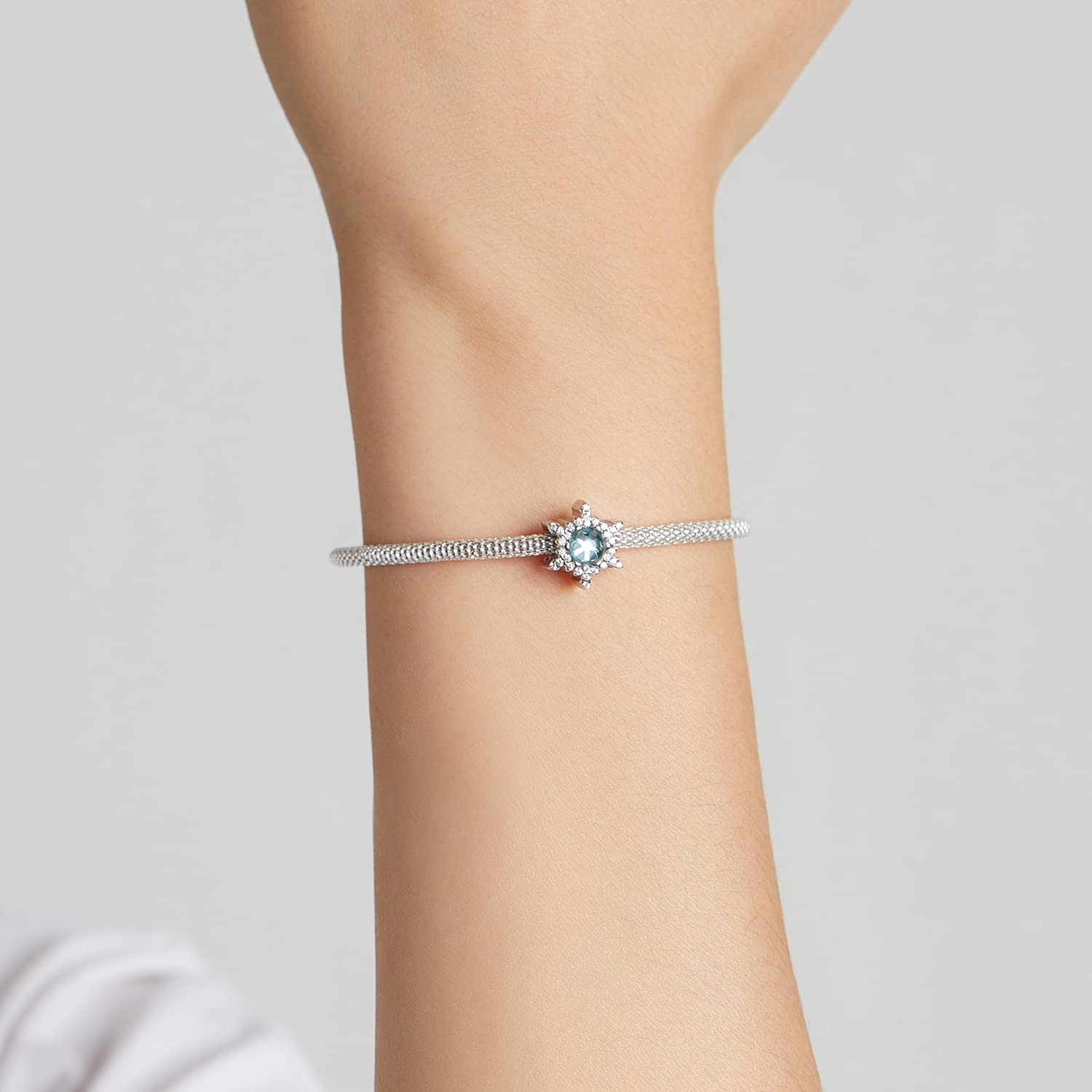 Bracciale da Donna con ciondoli a Forma di Fiocco di Neve in Pietra di Luna in Argento Sterling 925 con Perline a Cuore