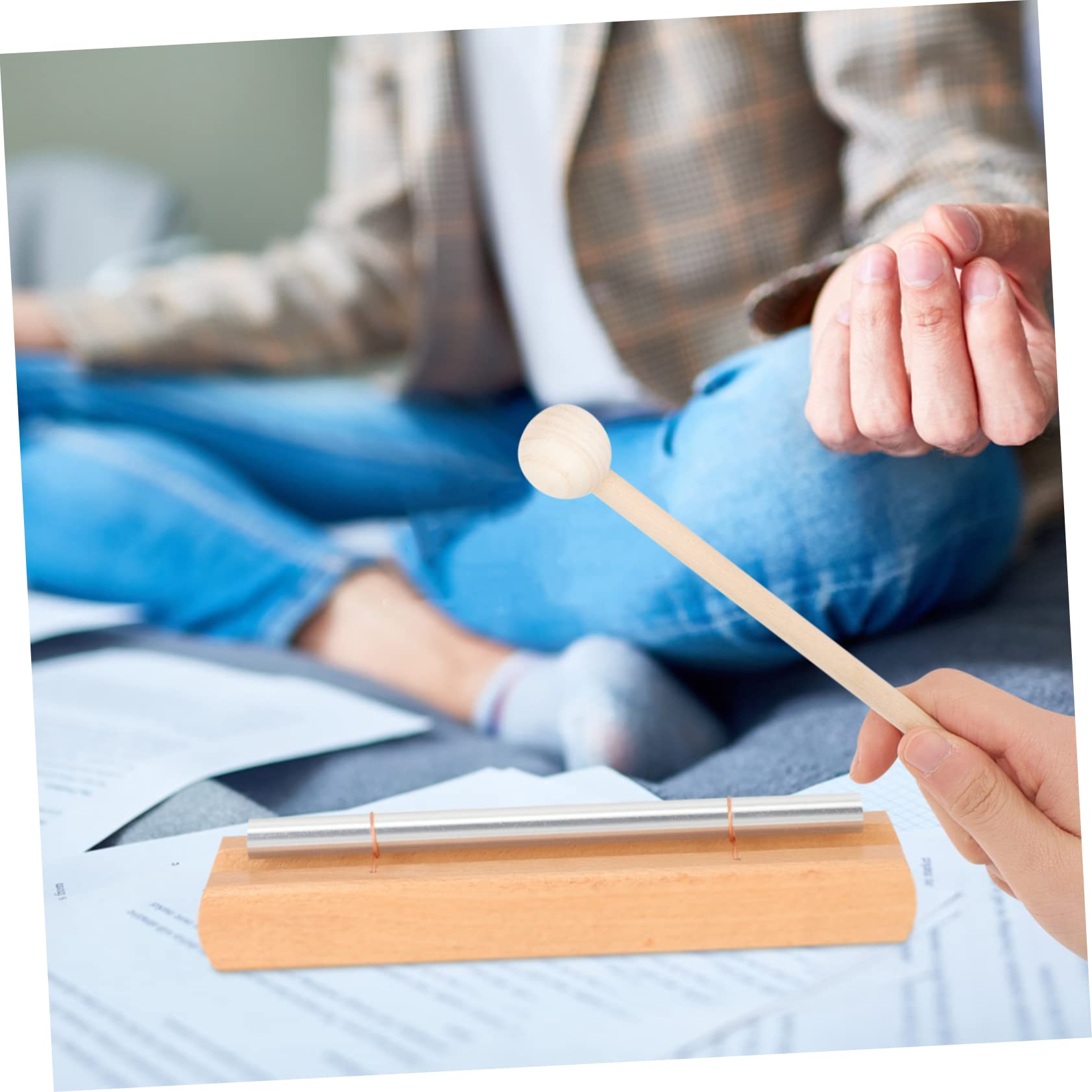 Campanelli a Mano per Meditazione e Mindfulness, Set da 2 in Metallo e Legno Base Stabile, Strumenti a Percussione per Yoga, Aula e Preghiera, Suono Nitido e Prolungato