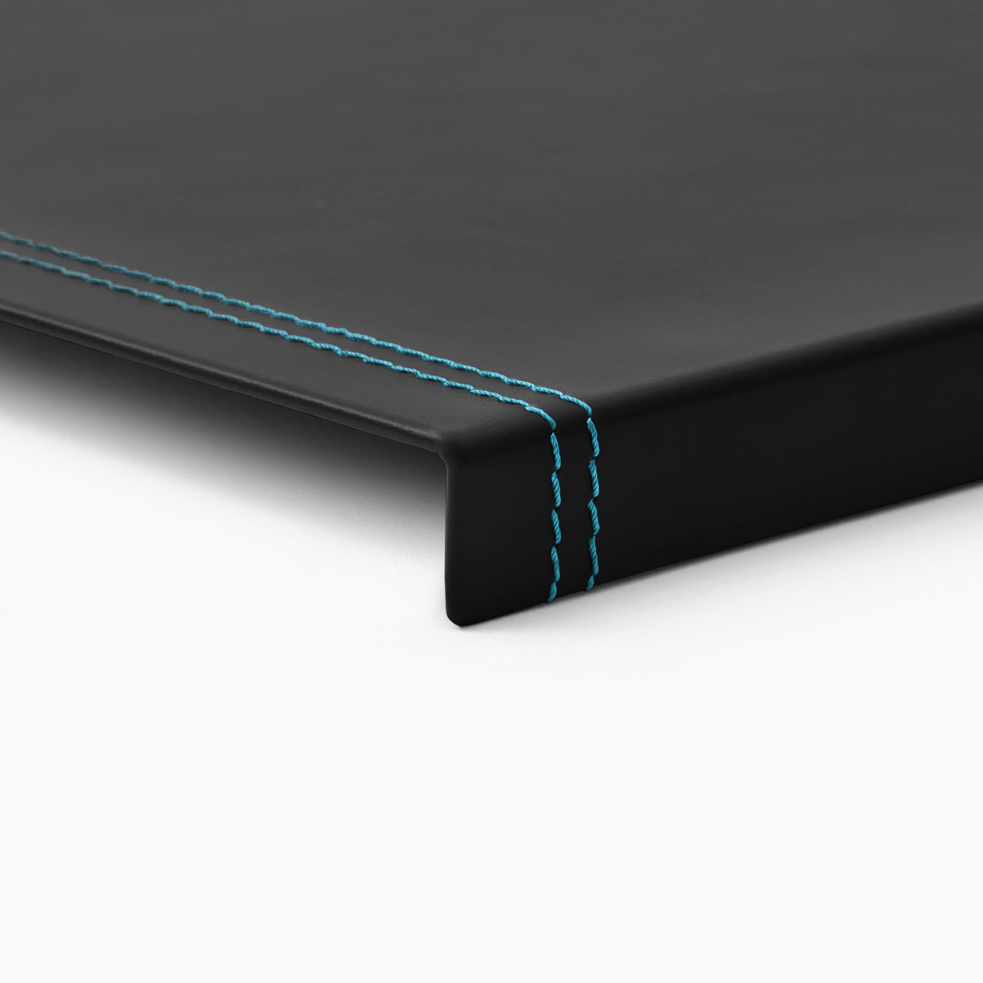 Eglooh - Urania Deluxe - Gewinkelte Schreibtischunterlage Leder Schwarz cm 70x50 - Innenseele aus Stahl mit L-geformtem Vorderprofil, blaue Nähten und rutschfester Boden - Made in Italy