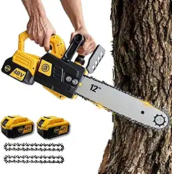 Moto serra portátil elétrica com 2 baterias de 48V e potência de 3000W. Ideal para cortes precisos em madeira e podas, bivolt para maior versatilidade. Leve e sem fio, proporciona