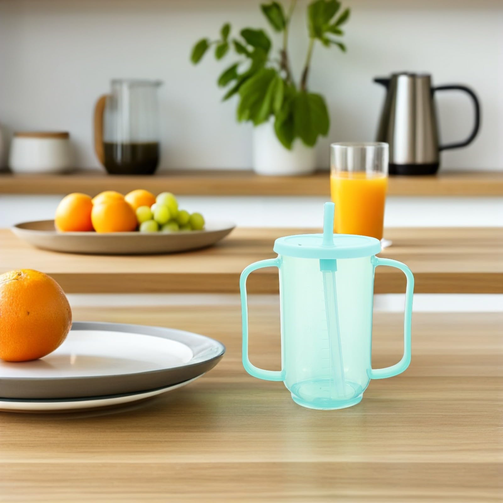 Auslaufsichere Trinkbecher mit Ergonomischem Griff 2 Stück für Ältere Menschen und Deckel Inklusive Strohhalm für Patienten und Tägliche Pflege
