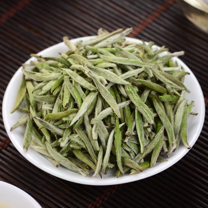Fuding Hochgebirgs-Weißtee 2025, Baihao Yinzhen (Erstgepflückte Silbernadelknospen), Ebenholz-Geschenkbox, 30 Dosen à 300 g
