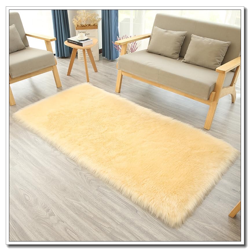 Tapis en fourrure synthétique beige à poils longs 90x150cm