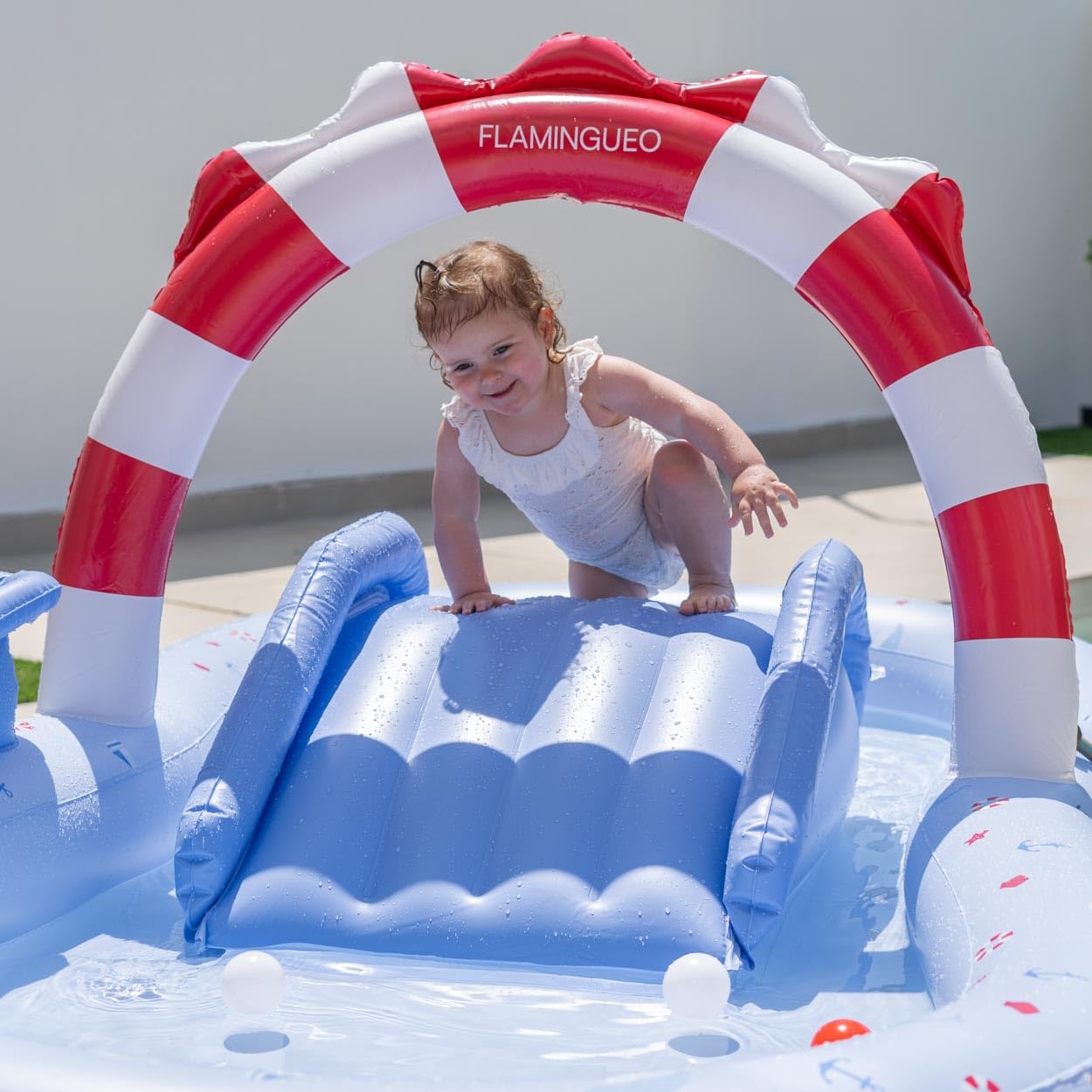 Flamingueo Piscina Infantil Doble - con Aspersor - para Playa y Jardín - PVC Resistente - 6 Pelotas Incluidas - 245 x 140 x 100 cm - Azul