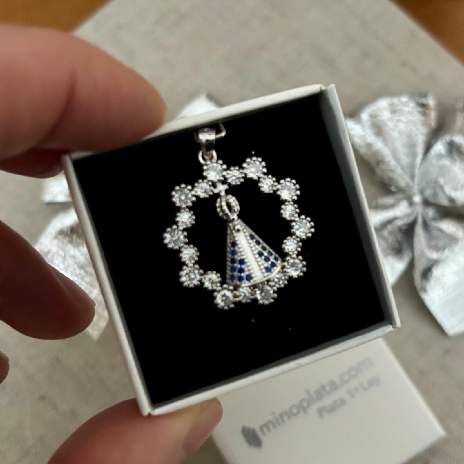 Medalla Virgen de la Caridad de Plata rodiada con Circonitas