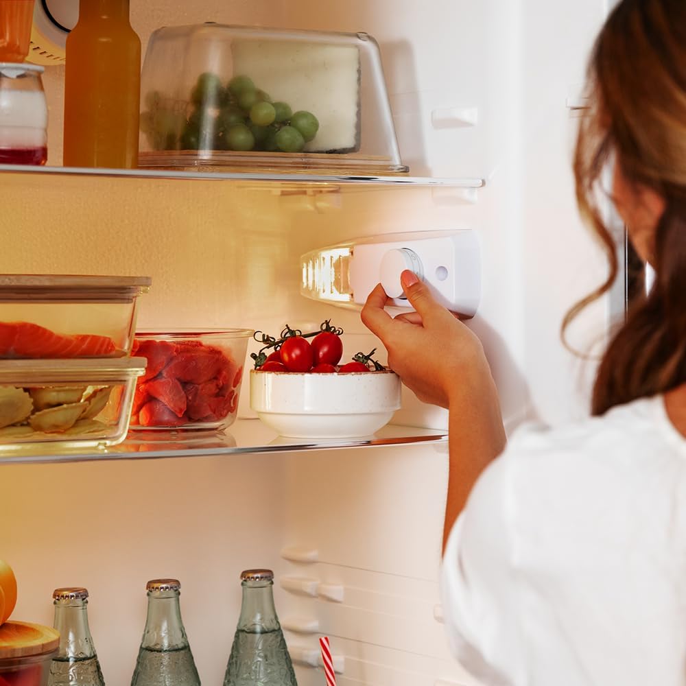 Energy label showing Class E efficiency and capacity details for the fridge-freezer.