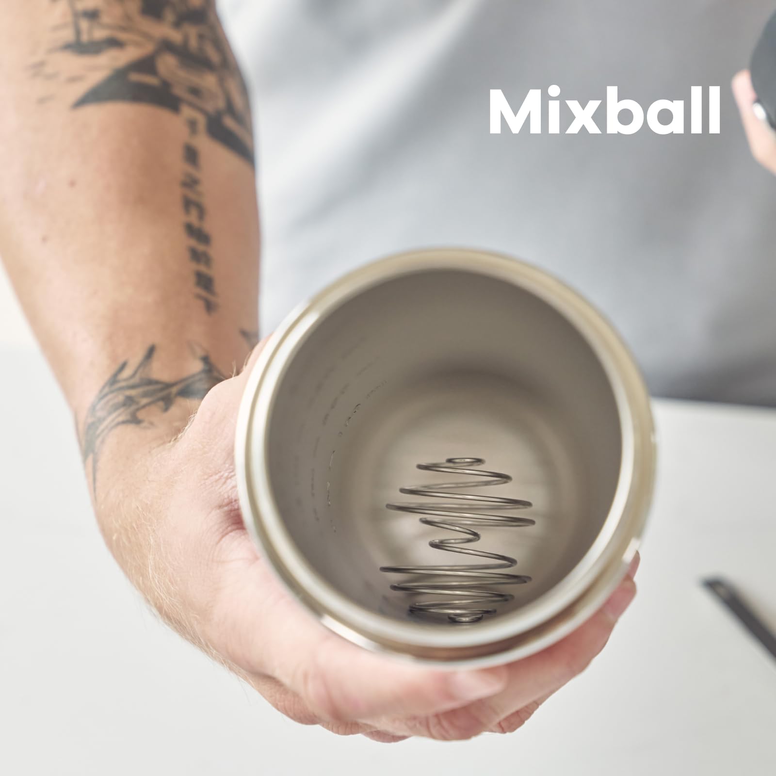 Hydro Flask - Insulated Stainless Steel Shaker Bottle 710 ml (24 oz) -Auslaufsicherer Klapp-Trinkaufsatz – Für Proteinshakes & Supplements – Schneebesen-Kugel – Hält Getränke 24 Stunden kalt - Black