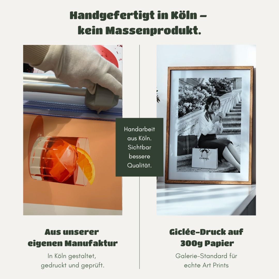 MJ-GRAPHICS® Poster Frau Kunstdruck schick Stadt Einkauf Wandbild schwarz weiß Stadtleben stilvoll Deko Treppe urbanes Flair Wohnzimmer Wanddeko modern 50x70 mit schwarzem Rahmen