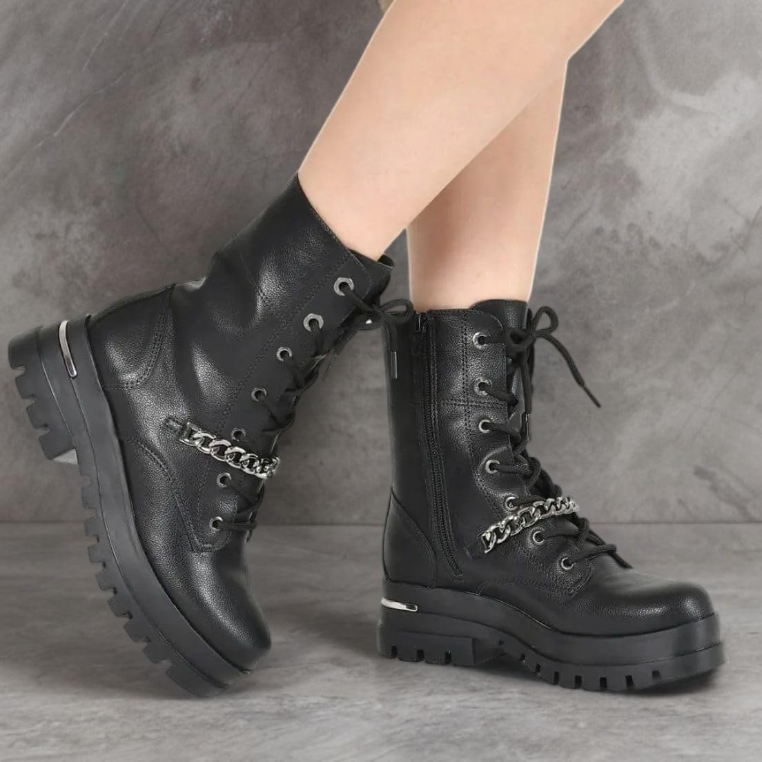 Bota Coturno Feminino Tratorado Com Corrente Preto Via Marte (Preto, BR, Adulto, Numérico, 38) em promoção! Veja a oferta e mais achadinhos de Botas 7 Hoje é o melhor dia para comprar Bota Coturno Feminino Tratorado Com Corrente Preto Via Marte (Preto, BR, Adulto, Numérico, 38) com aquele preço maroto! Promoção! Aproveite a oferta! 7