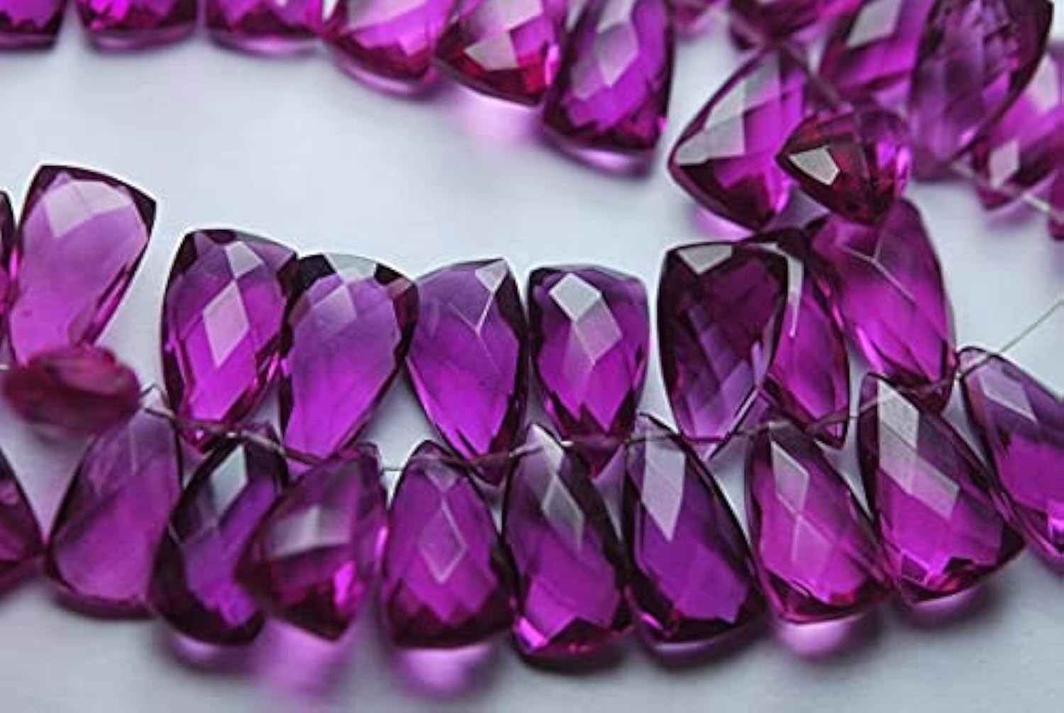 Quartz rose rhodolite en perles appairées pour offrir un bijou fait main unique