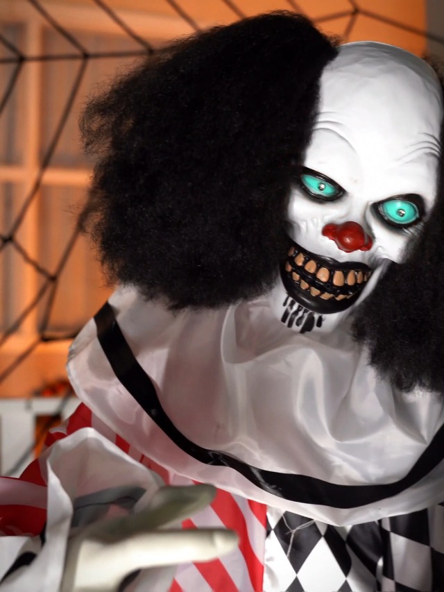 JOYIN 65 Halloween Animatronics Clown Holding Doll, Life Size Halloween Decoration Outdoor with Motion & Sound & Light, Sound Activated Animated Decor for Party Supplies Haunted Hoe Yard Lawn JOYIN 65 Halloween Animatronics Clown Holding Doll, Life Size Halloween Decoration Outdoor with Motion & Sound & Light, Sound Activated Animated Decor for Party Supplies Haunted Hoe Yard Lawn