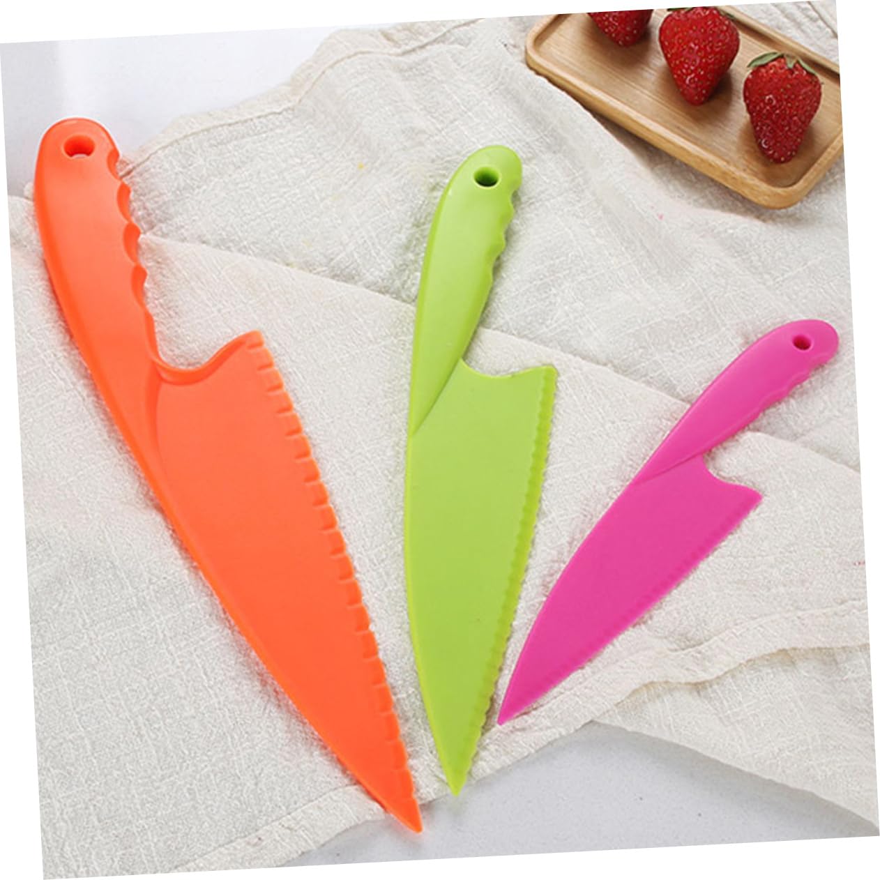 BEBEMOKO 3 Sets Plastic Fruit and Cake Cutting Tool for Easy to Clean Random Color Kitchen Accessories for Slicing Cake Bread and Fruit Random Color