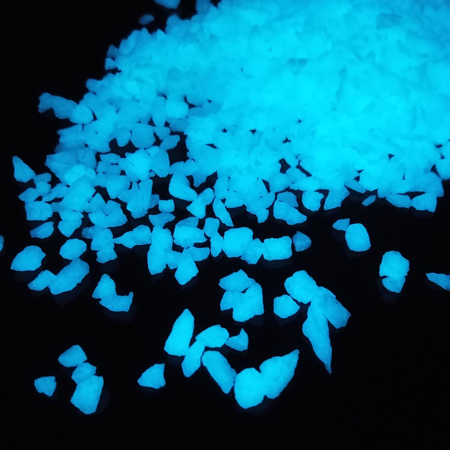 Glow in The Dark Broken Glass,Glow in The Dark Stone,Glow in The Dark Rocks Glow Stones for Crafts, Fish Tank/Aquarium Gravel, Resin Art,Indoor/Outdoor Decor,1-3mm 200g/7oz (Sky Blue)