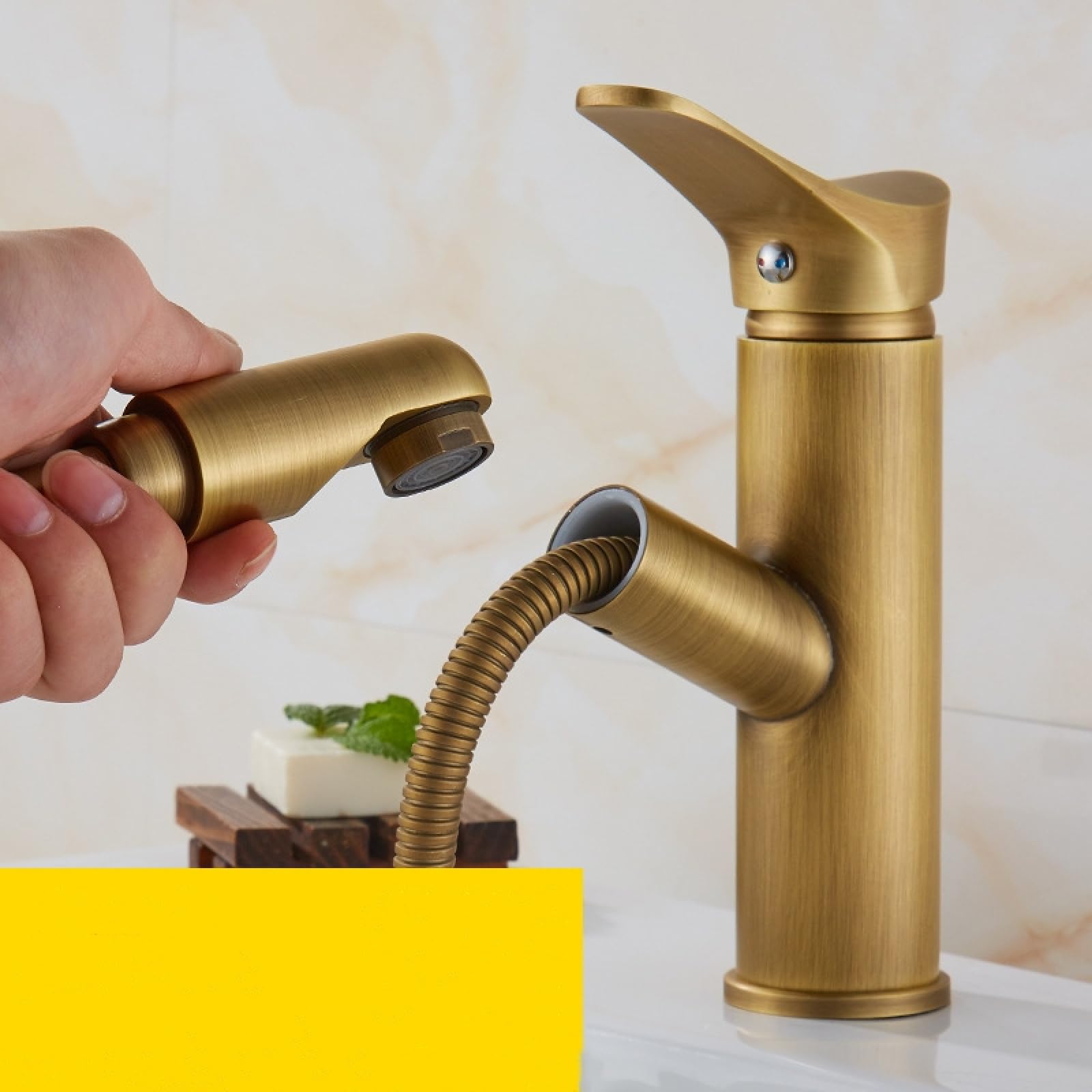Mitigeur extractible en cuivre avec bec télescopique pour eau chaude et froide