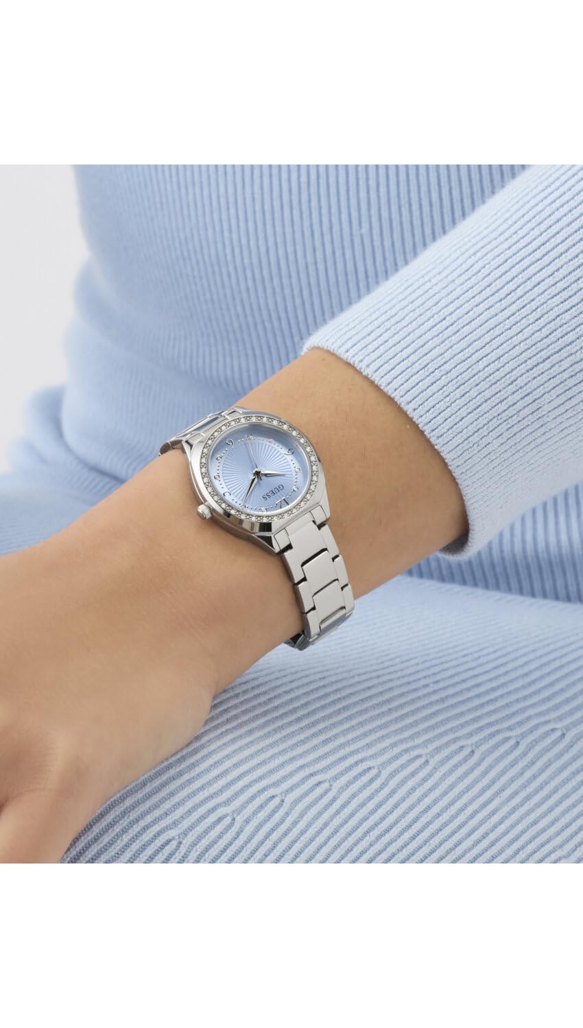 Guess Damski zegarek na rękę GW0767L6 Charlotte, 30 mm stal nierdzewna srebrny PVD, niebieska tarcza z cyrkonią, kwarc, szkło mineralne, 1 ATM, bransoletka ogniwowa