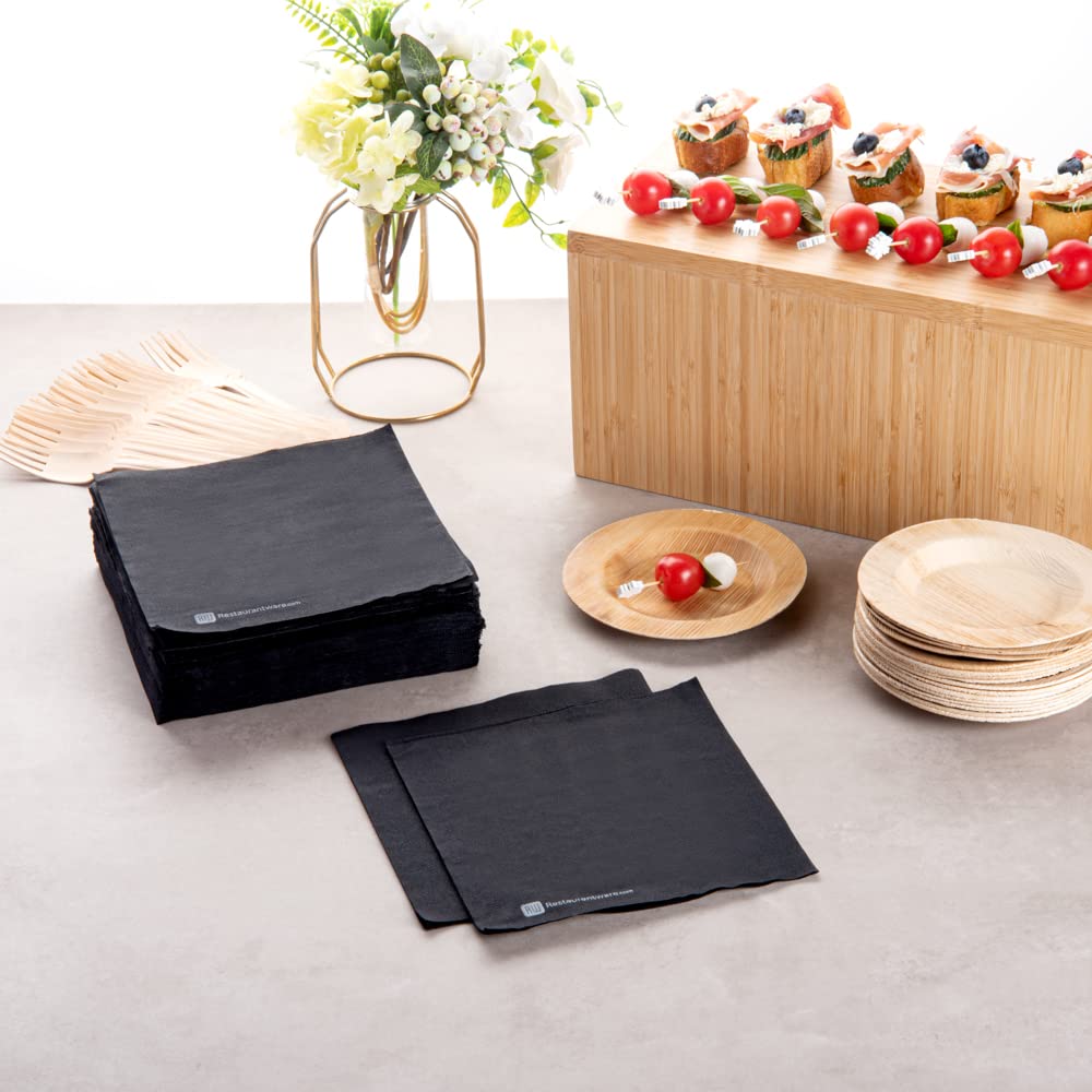 Restaurantware Luxenap - Servilletas de cena de 2 capas de 15.5 x 15.3 pulgadas, 50 servilletas desechables, suaves y absorbentes, de papel negro, plegadas, cuadradas para almuerzo, cena o uso diario