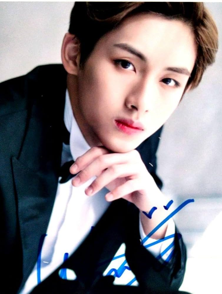 ウィンウィン直筆サイン入り2Lサイズ写真 セール中…ウィンウィン直筆サイン入り2Lサイズ写真‥Winwin…NCT… - メルカリ