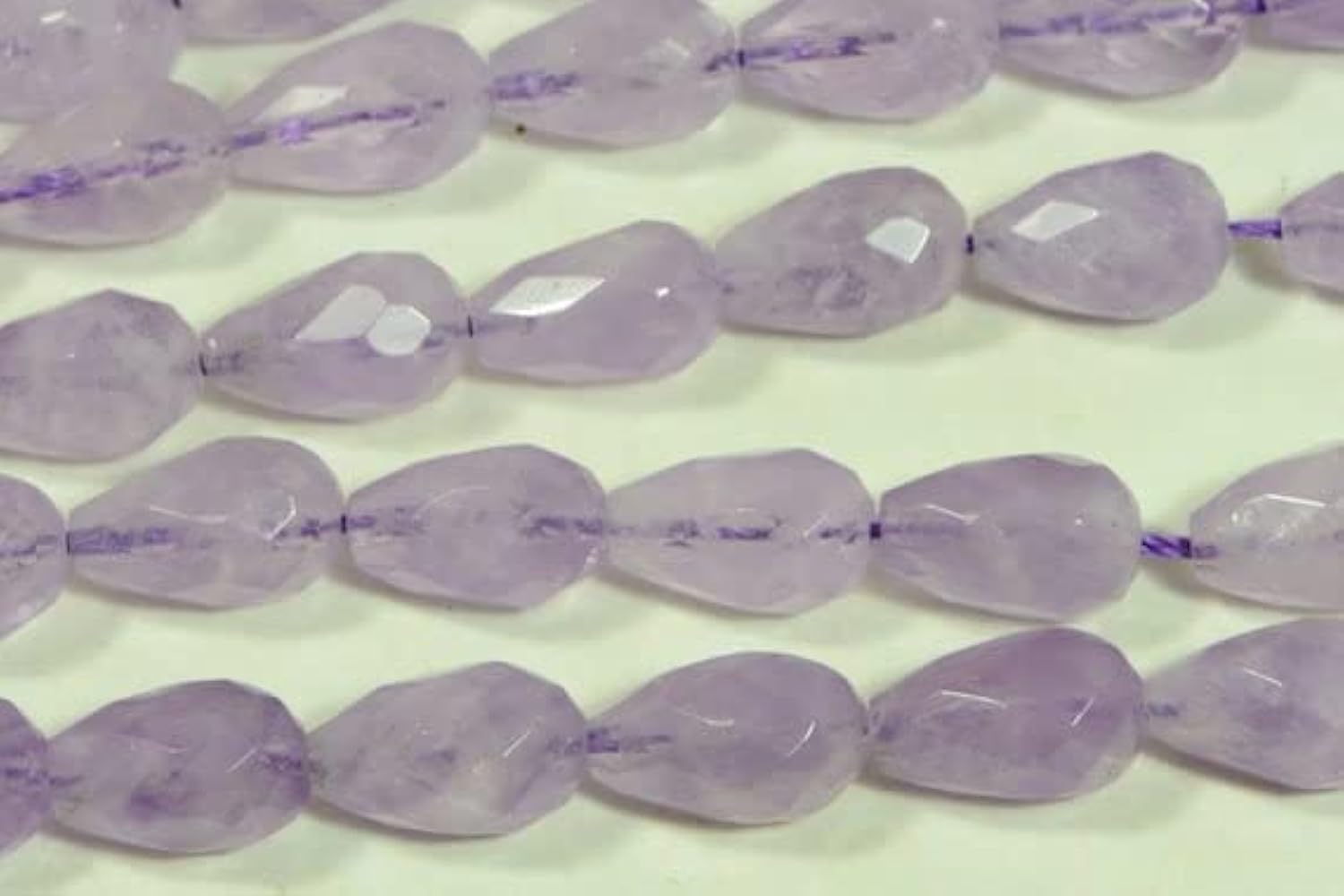Perles d'améthyste naturelles facettées pour créer un collier bohème chic fait main