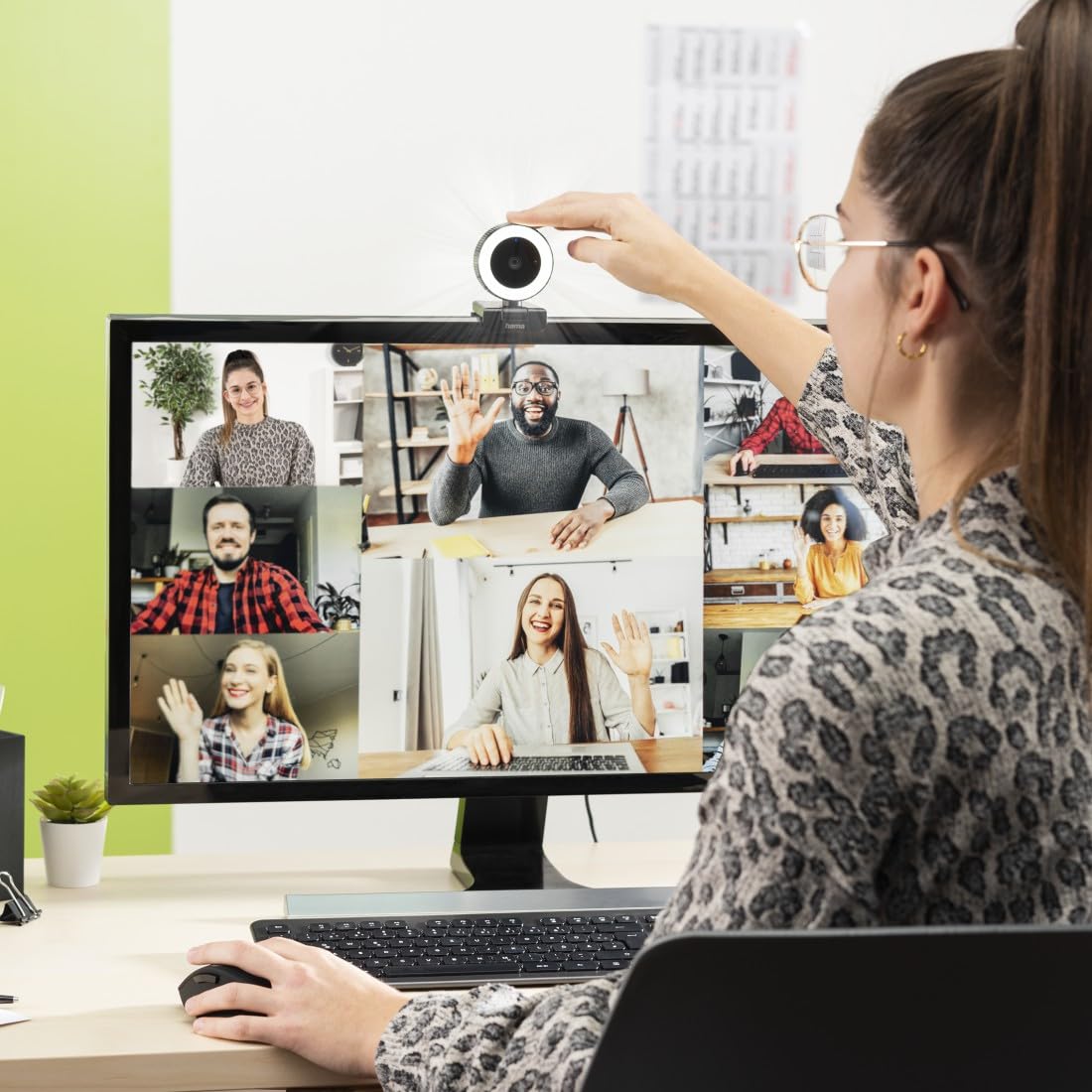 Hama C-850 Pro Webcam PC - Qualité Vidéo QHD 2K 1440p, Microphone Intégré, Cache Lentille, Filetage 1/4, Auto Focus, USB C - Convient pour Les Appels Vidéos et Le Streaming - Noir