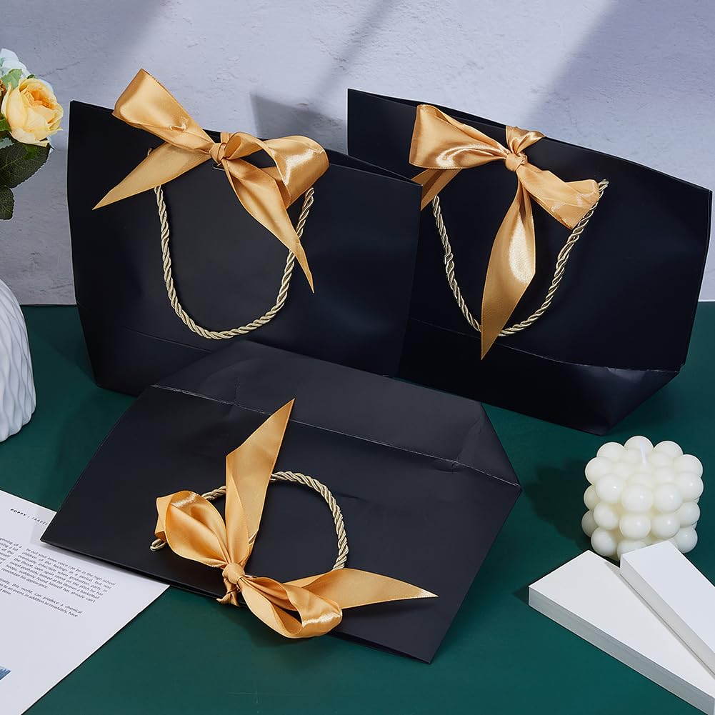 SUPERFINDINGS 12 Schwarze Geschenktüten Mittlere Geschenktüten Mit Griffen Party Favor Tüten Mit Goldschleifenband Papiertüten In Großer Menge Für Party Hochzeit Geburtstag Abschlussfeier.