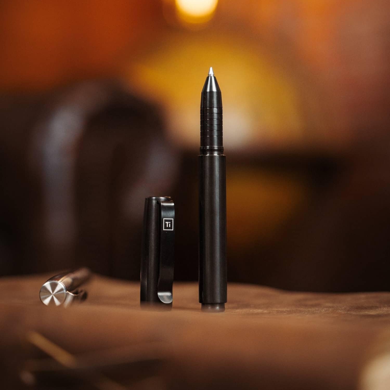 BIG IDEA DESIGN Base Line Capped Pen (Titanium - DLC Black