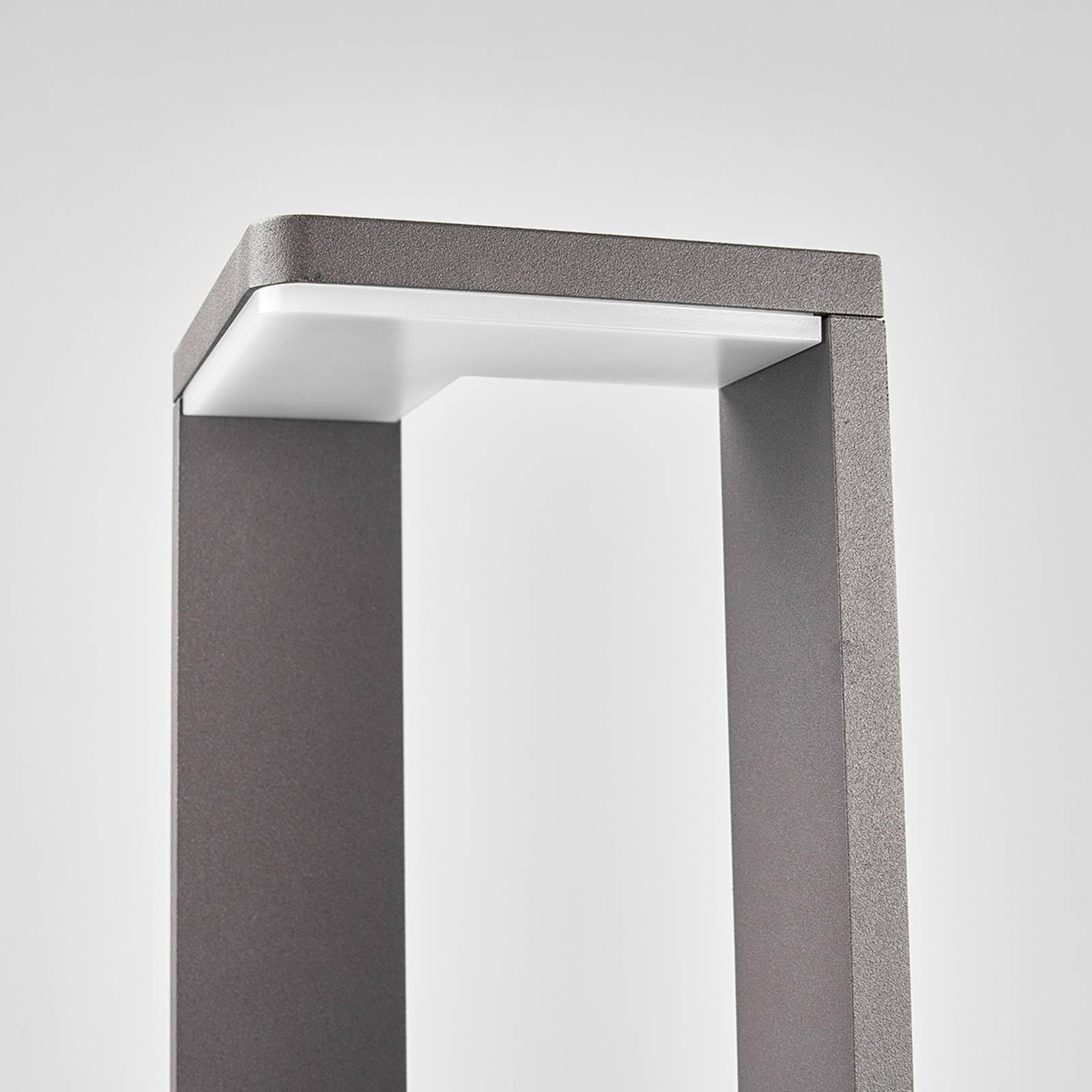 Lucande LED Außenleuchte Jeny (spritzwassergeschützt (Modern) in Schwarz aus Aluminium (1 flammig,) - Wegeleuchte Pollerleuchte Wegelampe Sockelleuchte