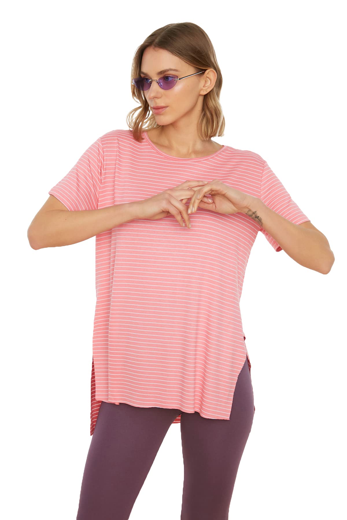 Completo estivo da donna con stampa a righe in contrasto rosa