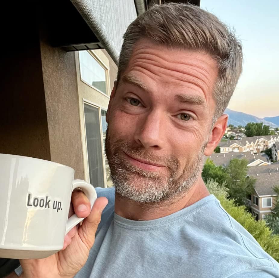 Miniatura 2 de The Chosen Taza oficial de café de gres crema de 16 onzas - "Look Up"