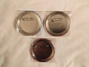 志村けん　缶バッジ 志村けん だいじょうぶだぁホログラム缶バッジ 2種セット - メルカリ