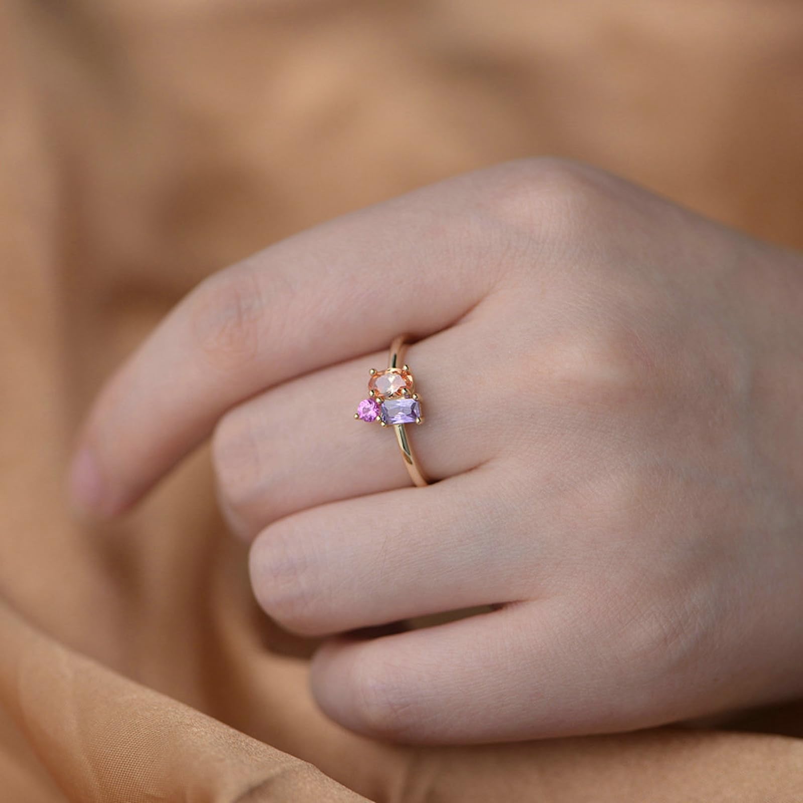 Anillo de 30 aniversario para mujer, zafiro sintético y amatista, 3 piedras, anillos de oro amarillo de 18 quilates para mujer, oro amarillo de 9 quilates, 14 y 18 quilates, talla H 1/2-V 1/2