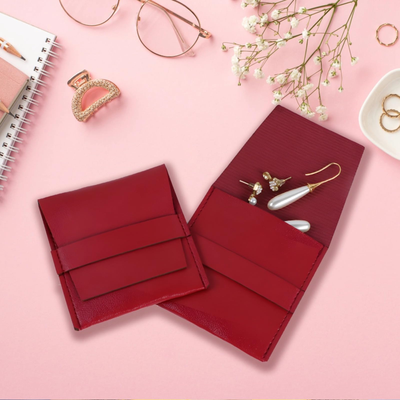 Lot de 50 pochettes à bijoux en microfibre rouge, sacs de rangement en cuir PU, 7,9 x 8,9 cm, motif enveloppe pour bagues et colliers