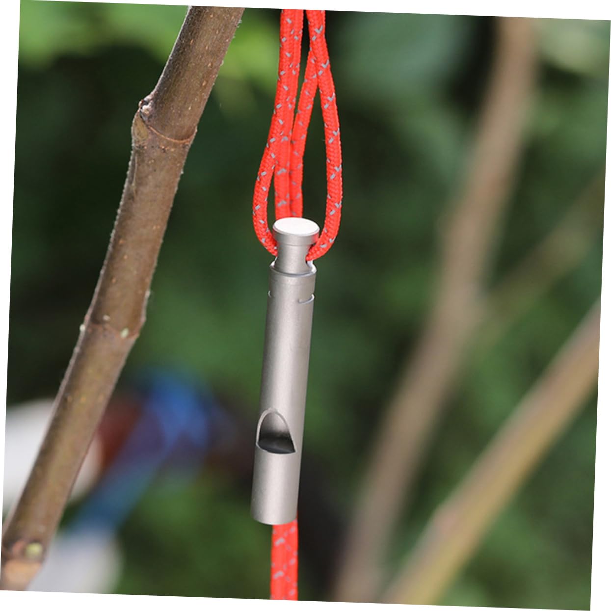 Mikikit Silbato de Senderismo Decorativo Deportes y Aire Titanio Silbato de Emergencia Light Whistle Rope Delicado Silbato de Senderismo Silbato portátil para Acampar Silver
