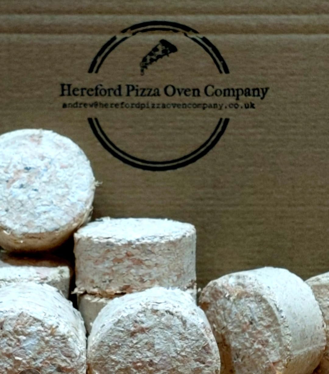 Hereford Pizza Oven Company Natural Sawdust Briquette Blocks 9Kg Unflavored Wooden Fire Briquettes