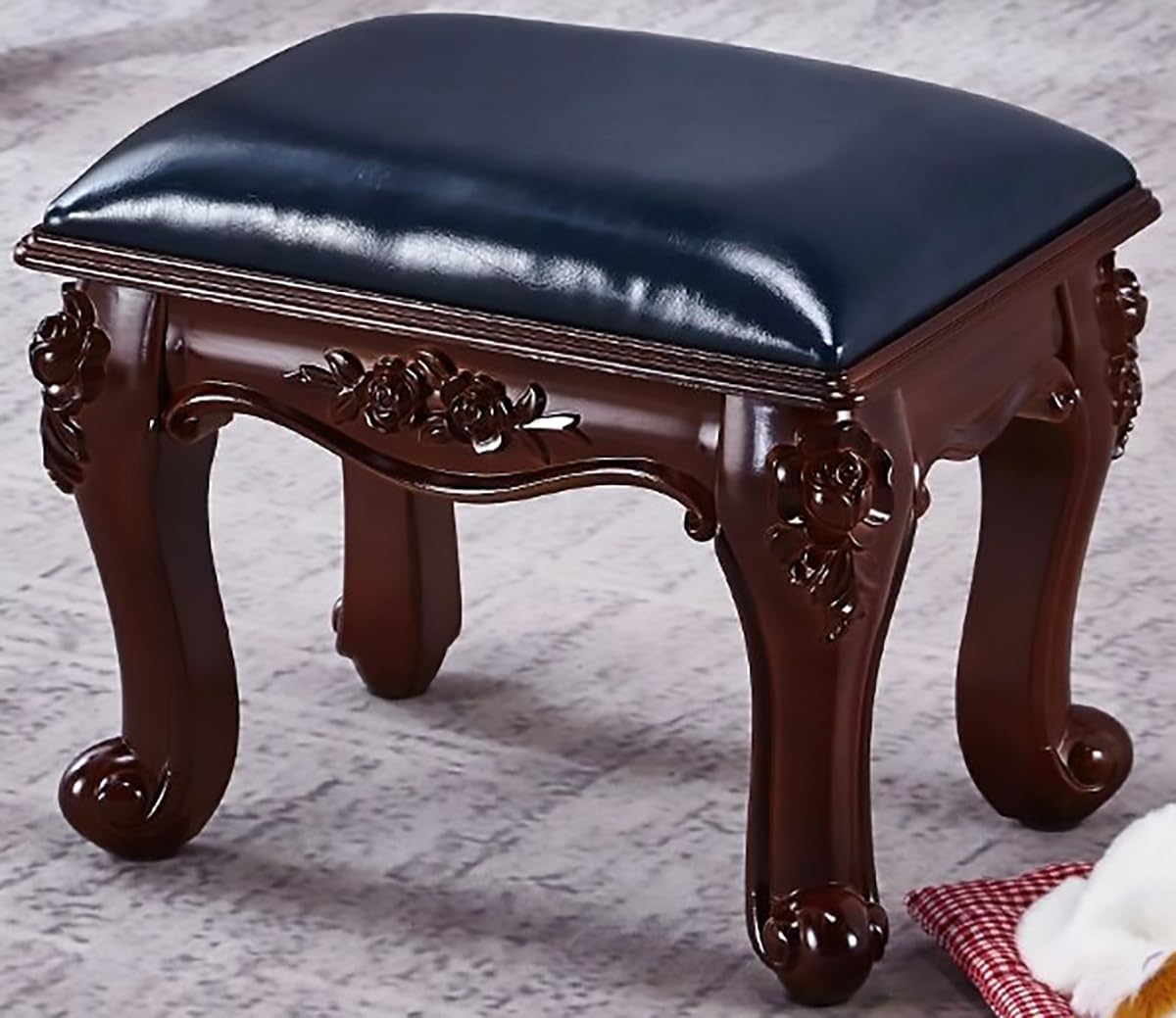 Table basse et ottoman en fourrure Slish pour créer un coin lecture cosy dans votre chambre