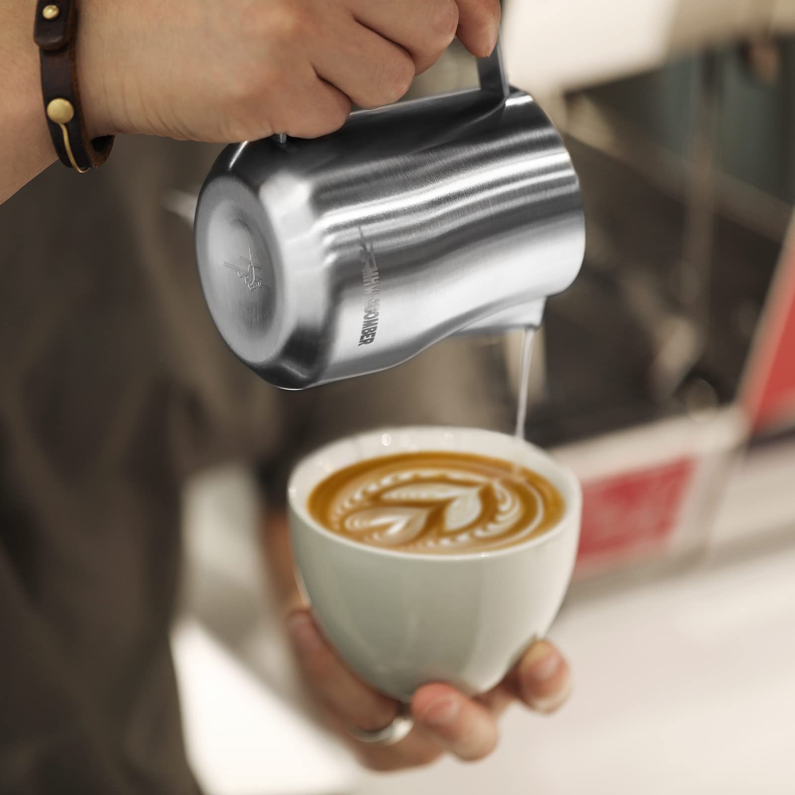MHW-3BOMBER 350ml Milchkännchen Milchkanne Profi, 15oz Milchkännchen Edelstahl für Espresso, Cappuccino dampfend schäumend mit Hawksbill-Mündung Design, Barista zubehör Glossy Modell: P7121S