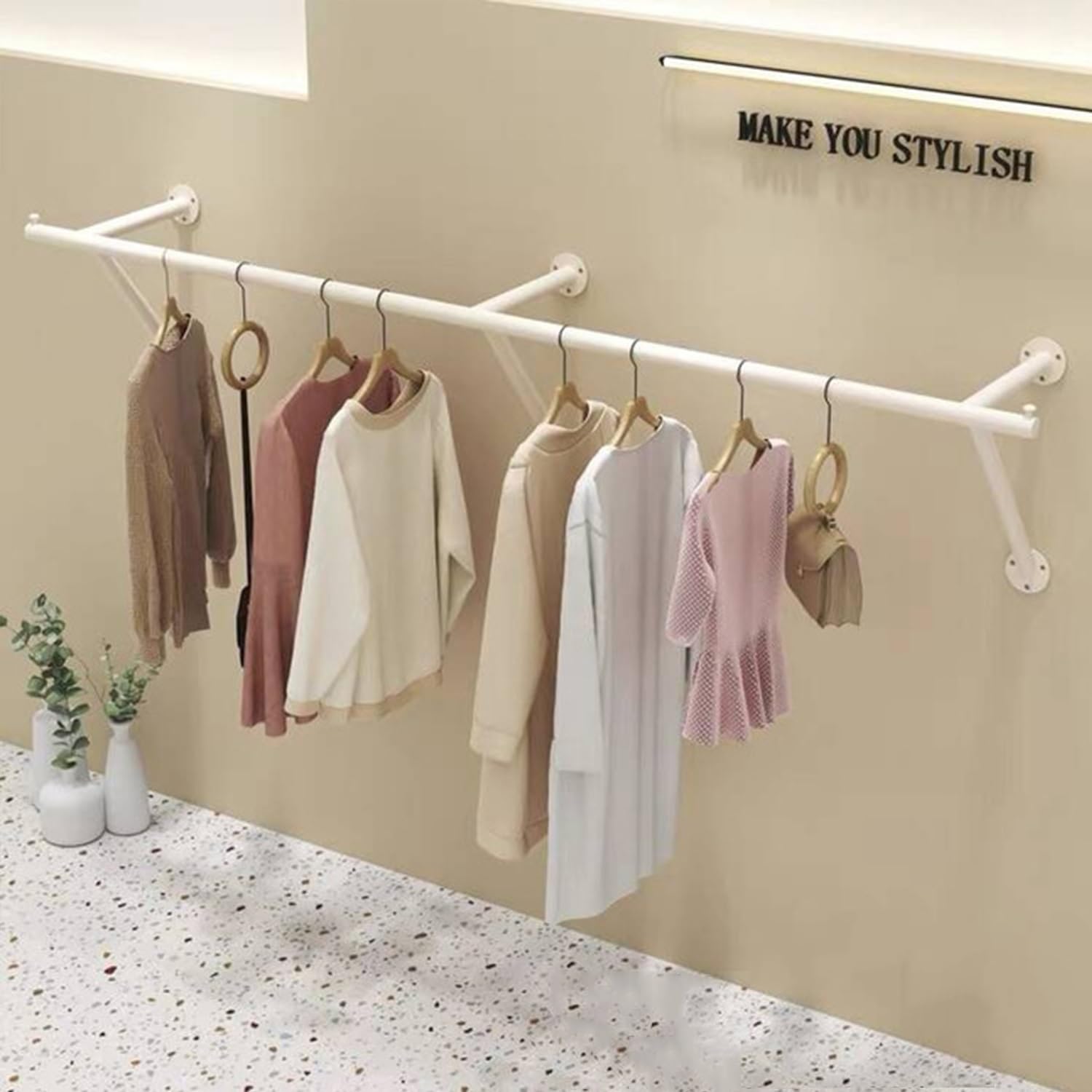 Tringle à vêtements murale robuste en acier haut de gamme pour intérieur moderne