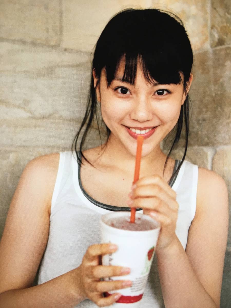 【送料無料】水沢エレナさん掲載ページ（ポスターサイズ）#5442 Amazon.co.jp: 22D0192水沢エレナ ファースト写真集「リアル