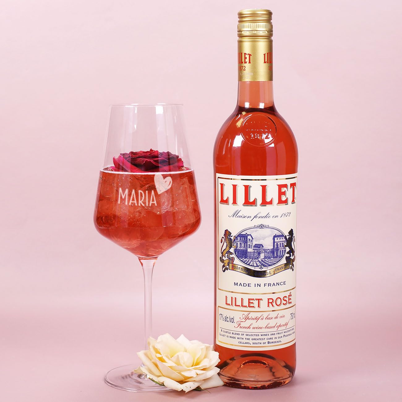 Herz & Heim® Happy Birthday - Geschenkset mit graviertem Weinglas, Geschenkbox und einer Flasche Lillet Rosé
