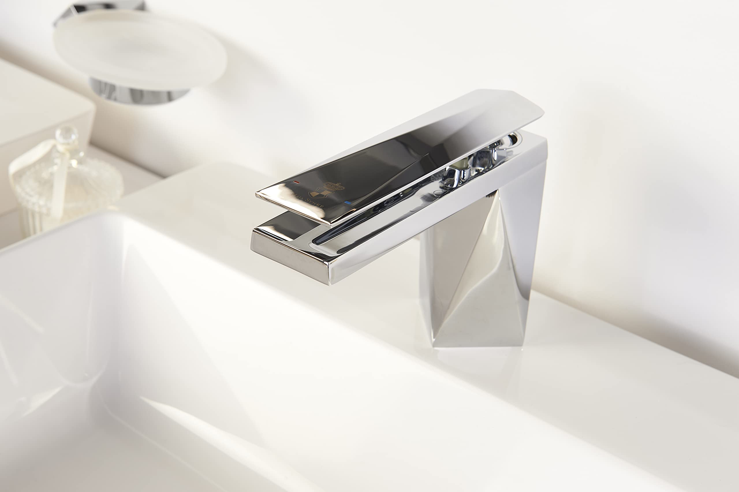 Mitigeur lavabo haut cascade chromé Diamond pour un jet fluide et sans éclaboussures